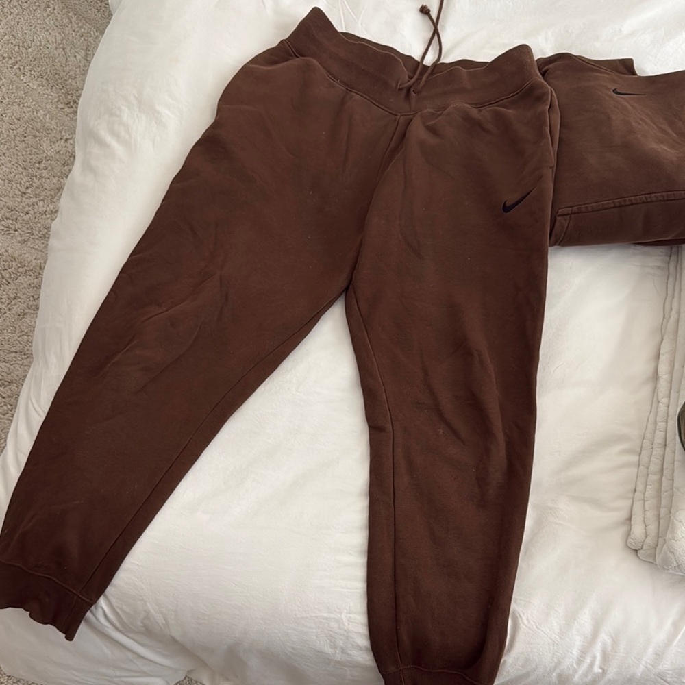 Nike women’s  Brown Sweatpants